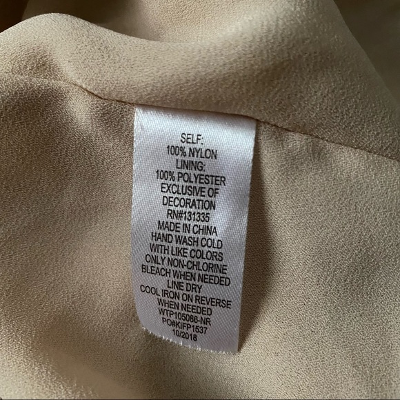 Socialite Sequin Gold Boxy V-Neck Top - Picture 11 of 12